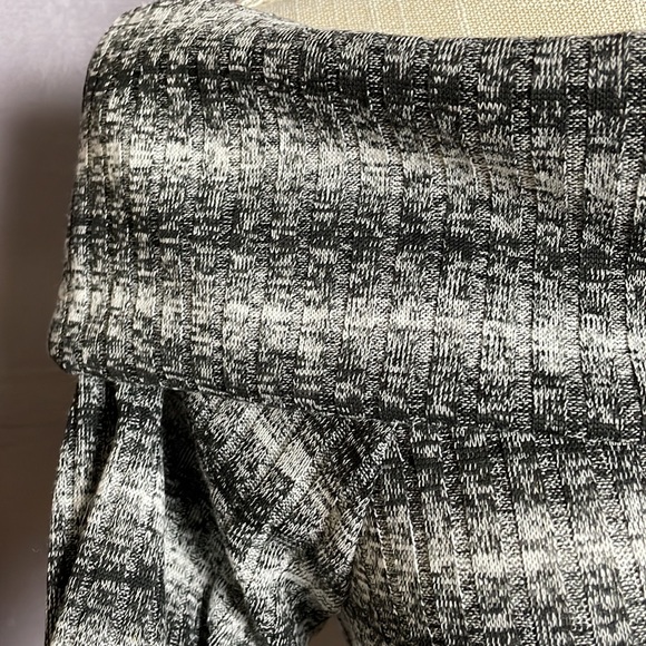 Two by Vince Camuto. Off Shoulder Tunic Sweater - Picture 5 of 8